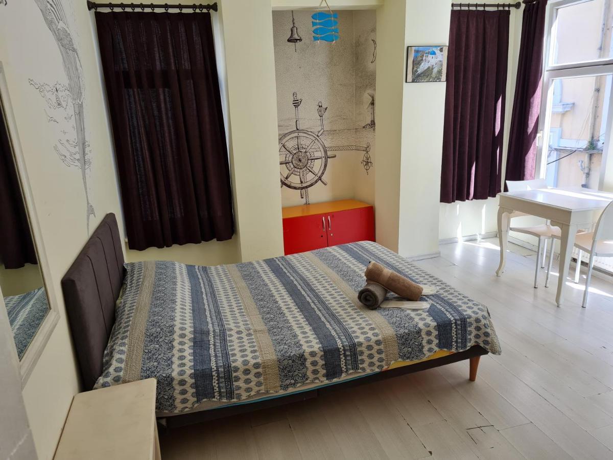 Taxim Hostel (Adults Only) Istanbul Exterior photo